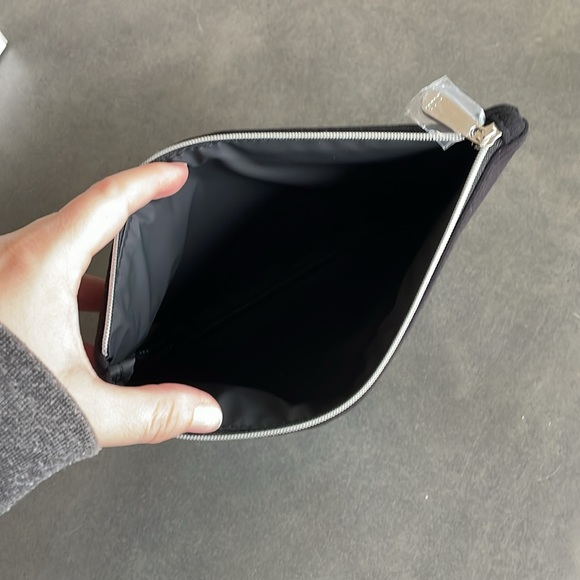 BRAND NEW DIOR makeup/toiletry bag - Picture 5 of 8